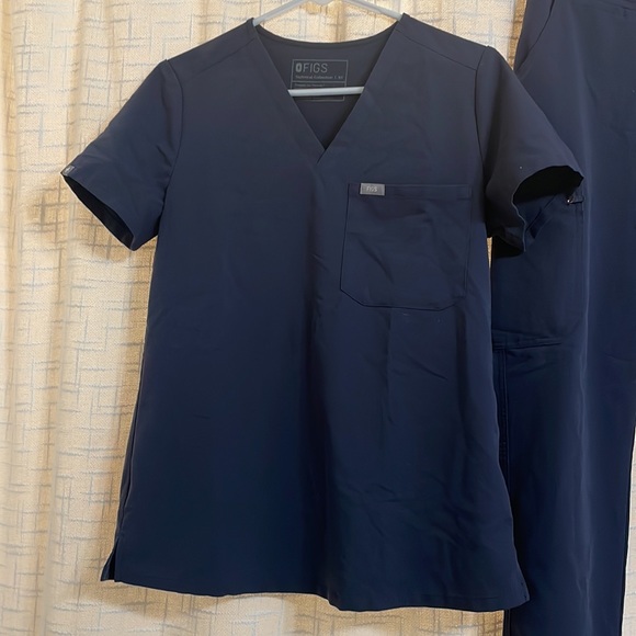 FIGS Scrub Set - Picture 3 of 3